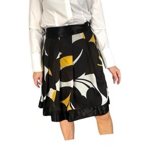 Nygard black gold & white silky flat pleated skirt size 6 100% polyester